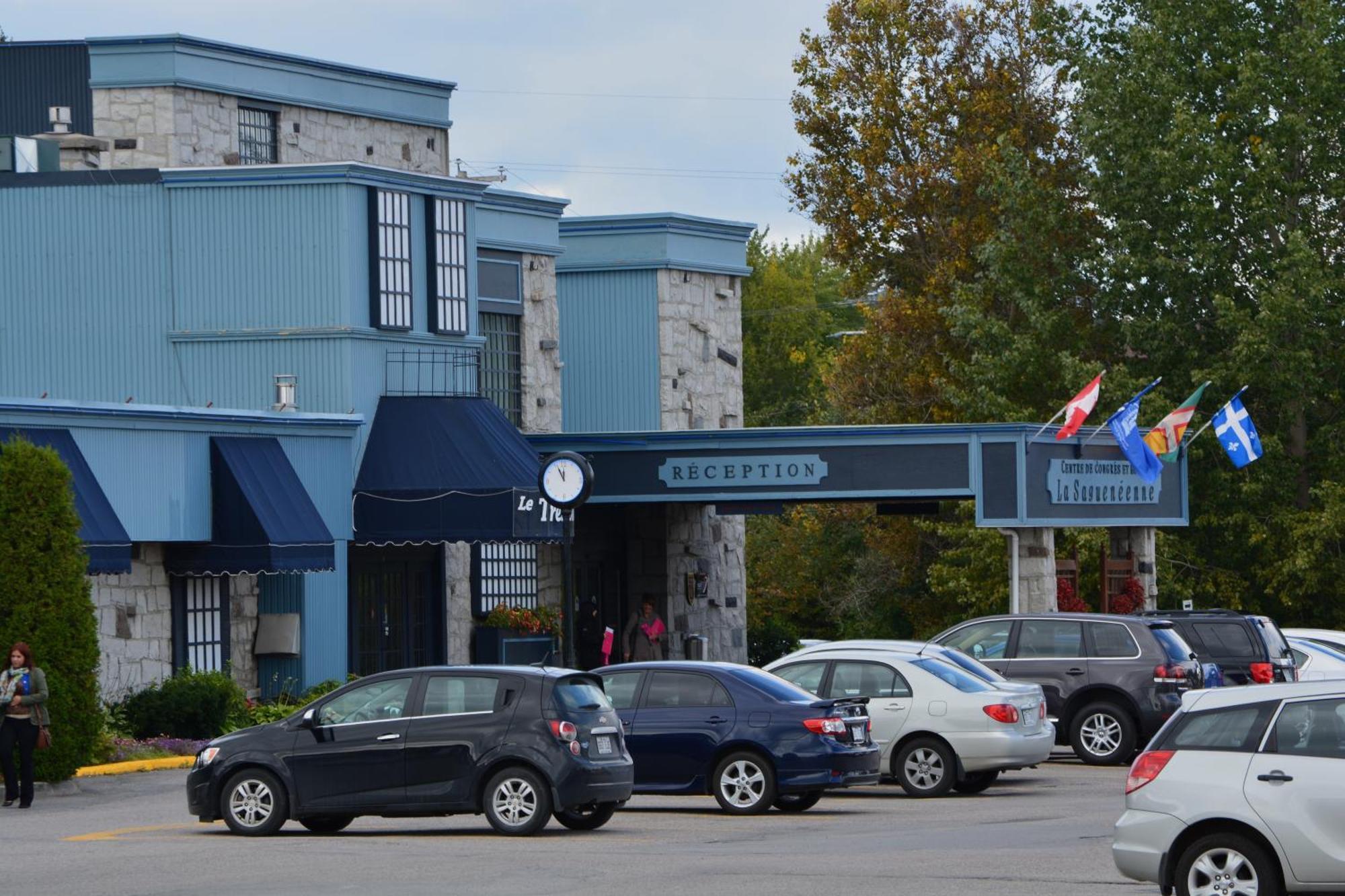 La Sagueneenne - Hotel Et Centre De Congres Chicoutimi Exteriér fotografie
